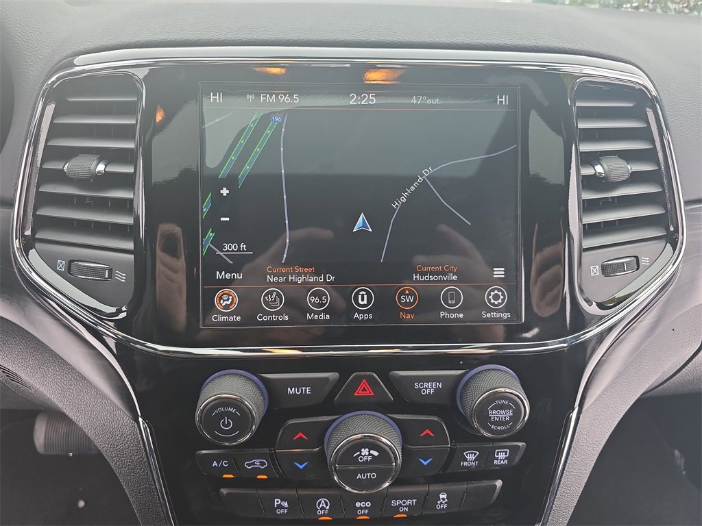 Used 2020 Jeep Grand Cherokee Altitude image 23