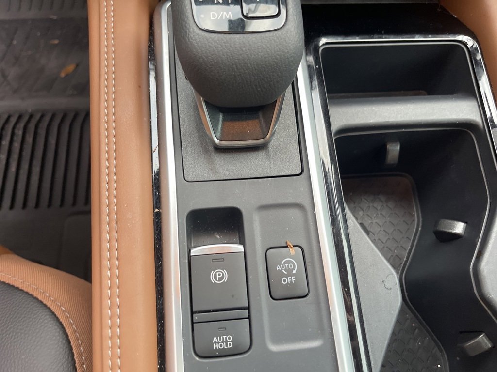 Used 2025 Nissan Pathfinder Platinum image 12