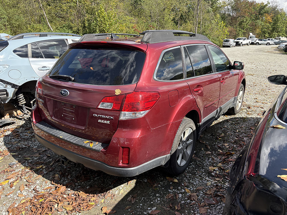 Used 2013 Subaru Outback 2.5i Limited AWD/4WD image 3
