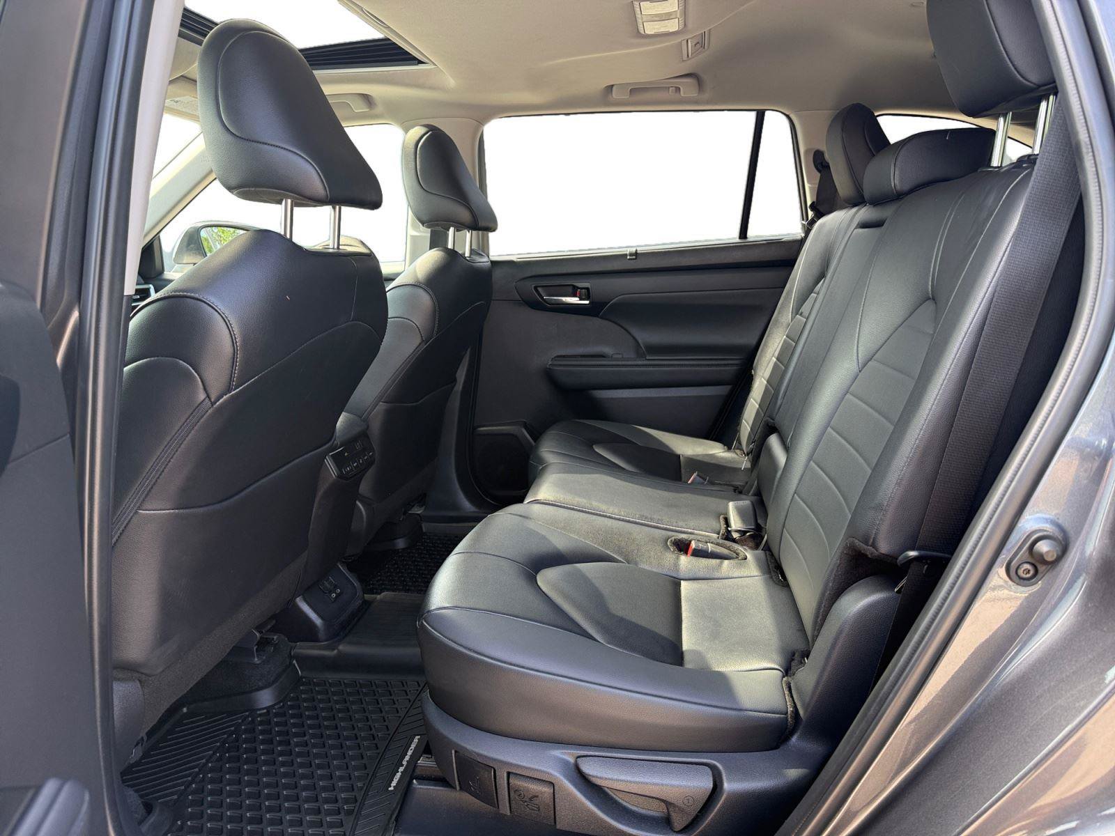 Used 2025 Toyota Highlander LE AWD/4WD image 21