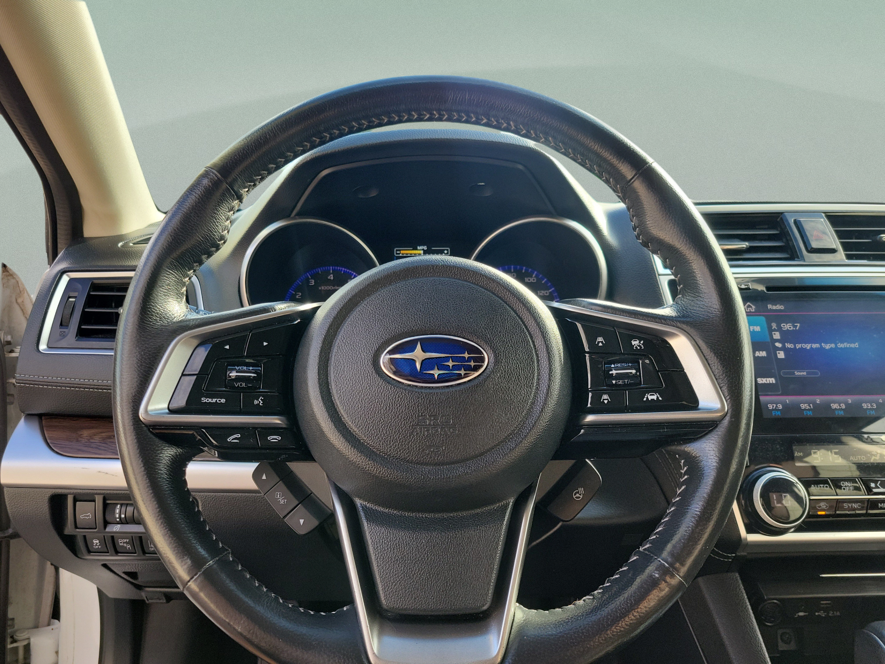 Used 2019 Subaru Outback 3.6R Touring w/ Popular Package #3A AWD/4WD image 9