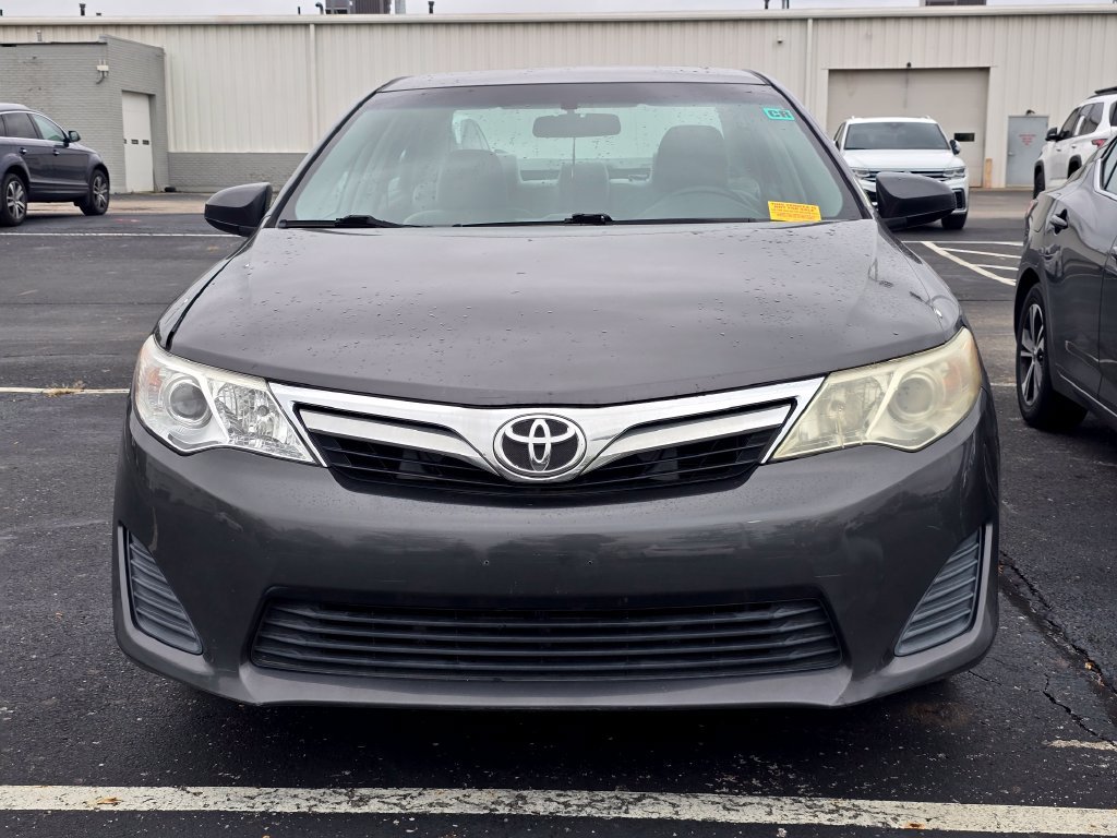 Used 2014 Toyota Camry LE FWD image 2