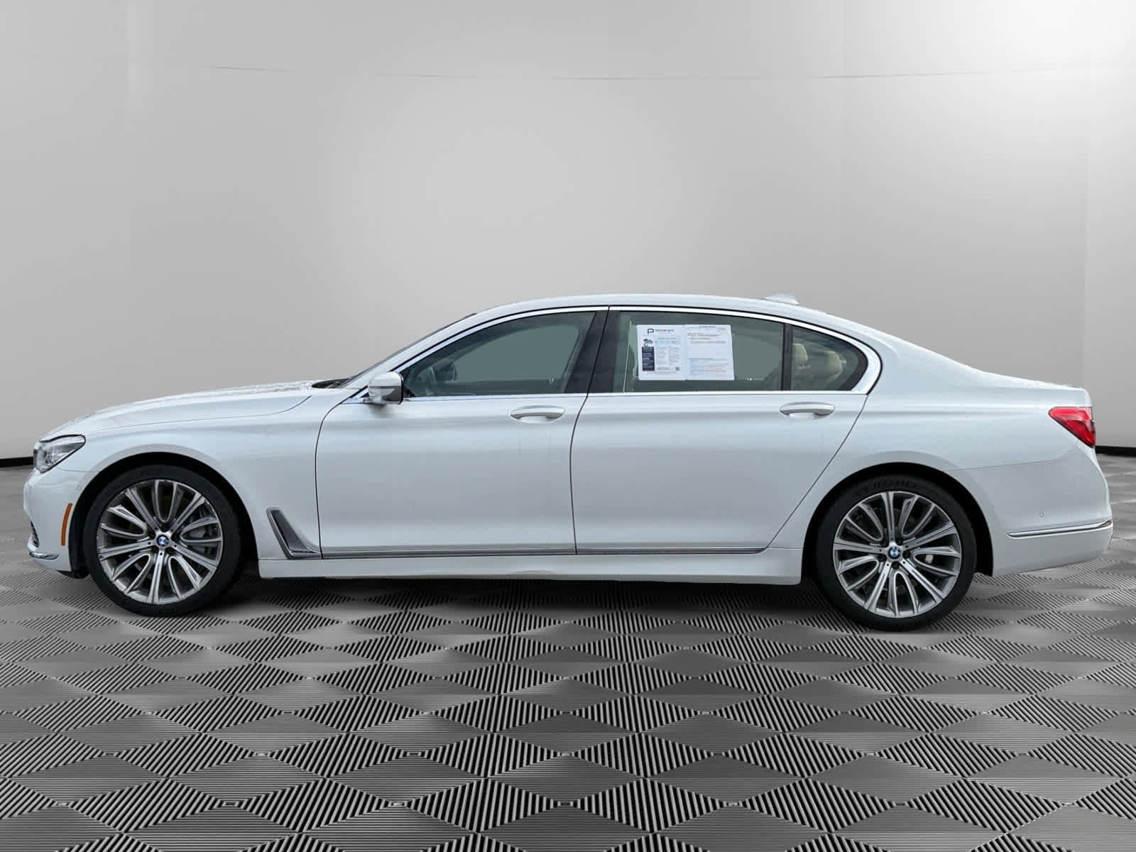 Used 2018 BMW 750i xDrive image 2