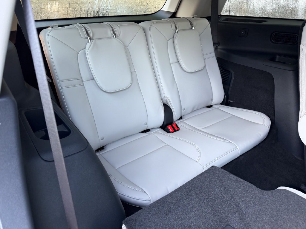 New 2027 Lincoln Aviator AWD w/ Jet Appearance Package image 13