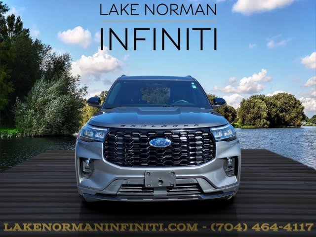 Used 2025 Ford Explorer ST-Line w/ Premium Package RWD image 3