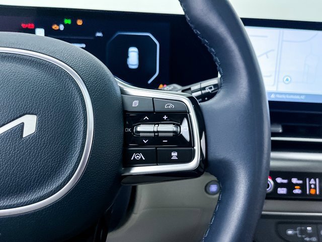 Used 2025 Kia Carnival SX Prestige image 37