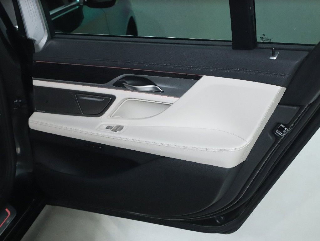 Used 2022 BMW 740i xDrive w/ Premium Package AWD/4WD image 35