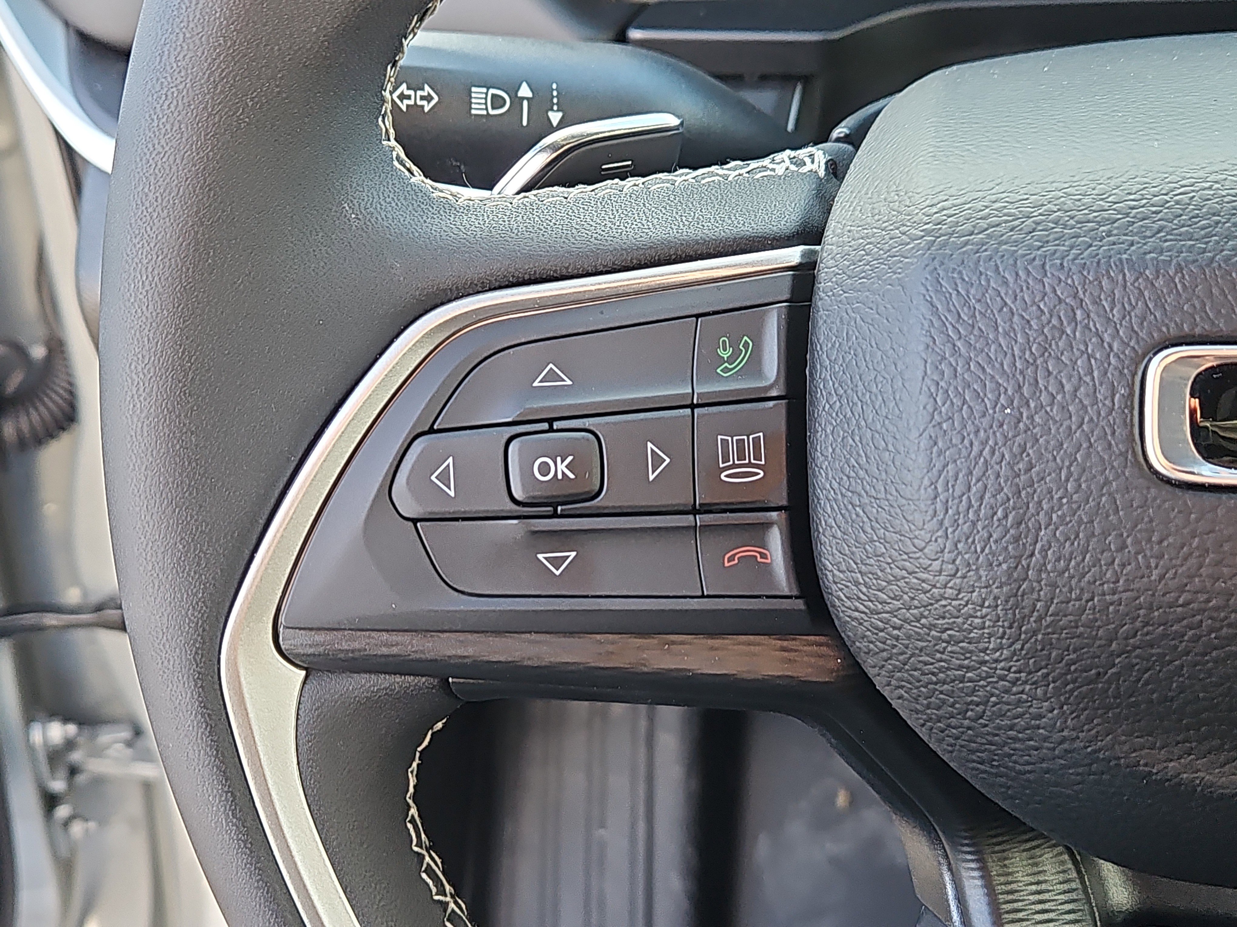 Used 2024 Jeep Grand Cherokee L Laredo w/ Trailer Tow Package image 15