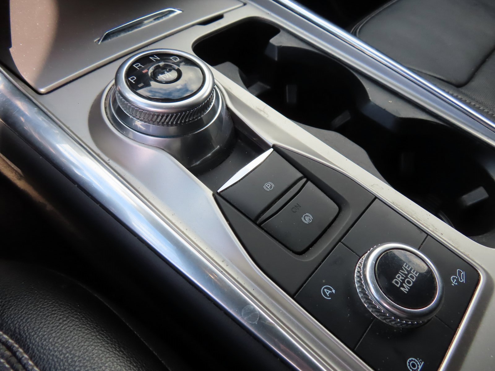 Used 2020 Ford Explorer Limited image 26