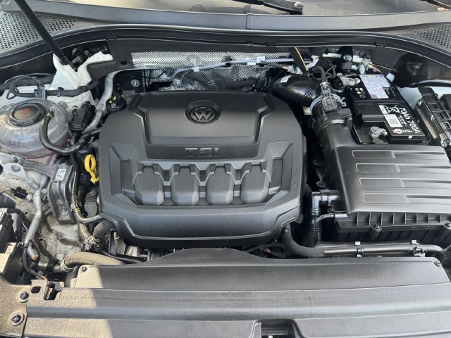 Used 2024 Volkswagen Tiguan SEL R-Line AWD/4WD image 30