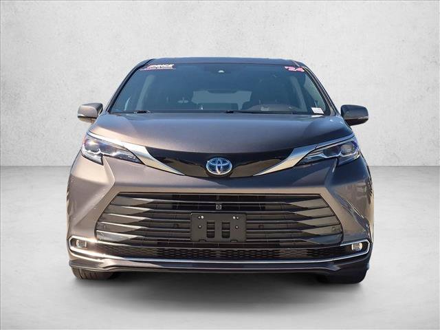 Used 2024 Toyota Sienna Platinum AWD/4WD image 2