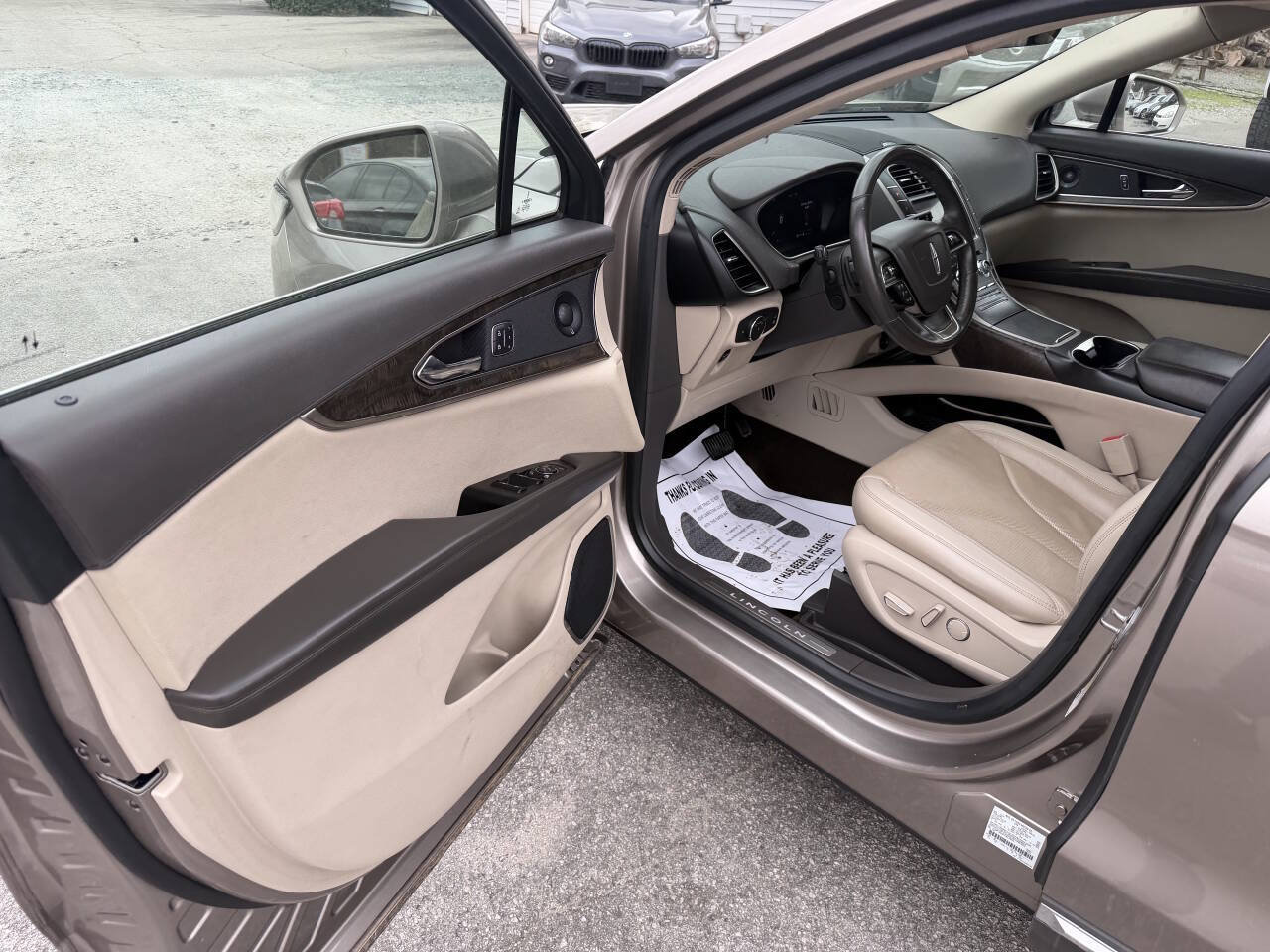 Used 2020 Lincoln Nautilus Reserve FWD image 11