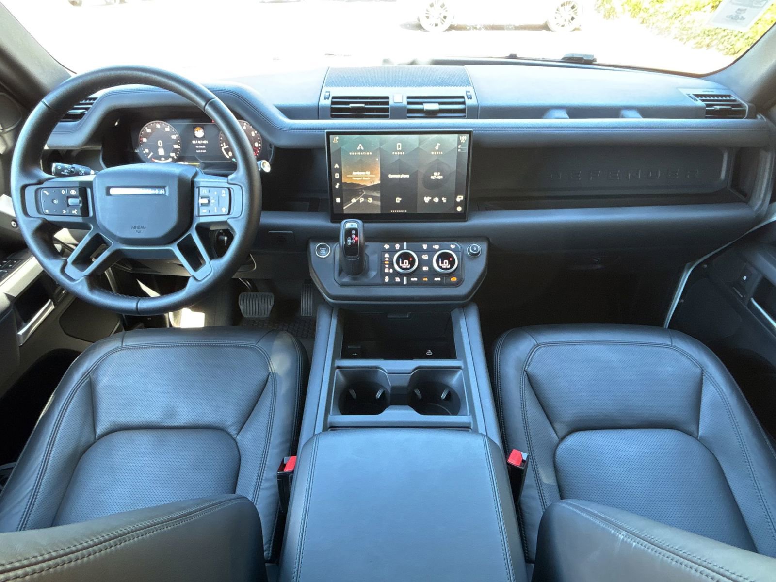 Used 2025 Land Rover Defender 90 S image 16