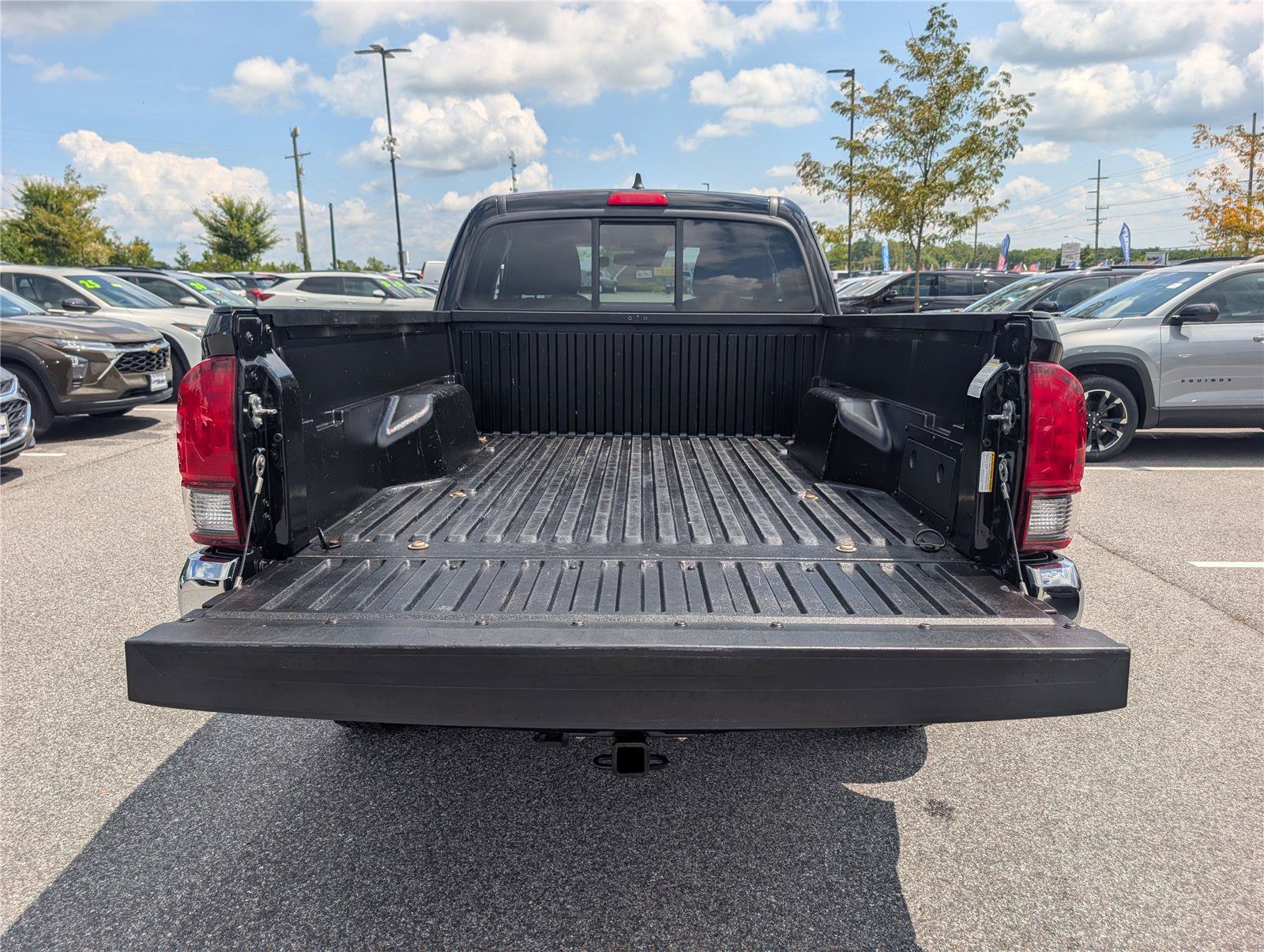 Used 2022 Toyota Tacoma SR5 RWD image 13