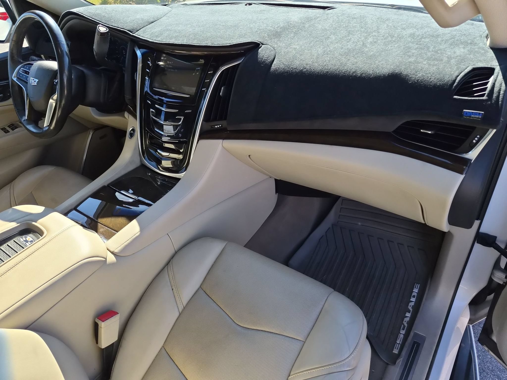 Used 2018 Cadillac Escalade Luxury RWD image 21