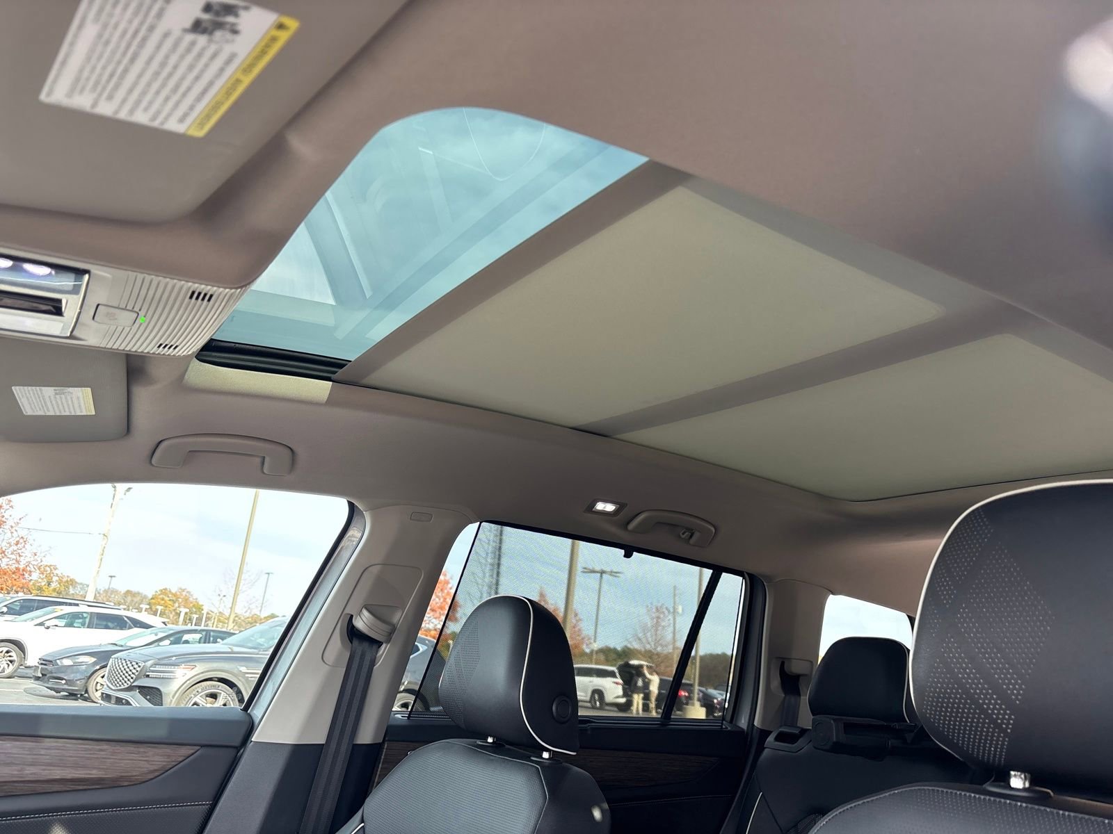 Used 2025 Volkswagen Atlas SEL Premium R-Line image 21