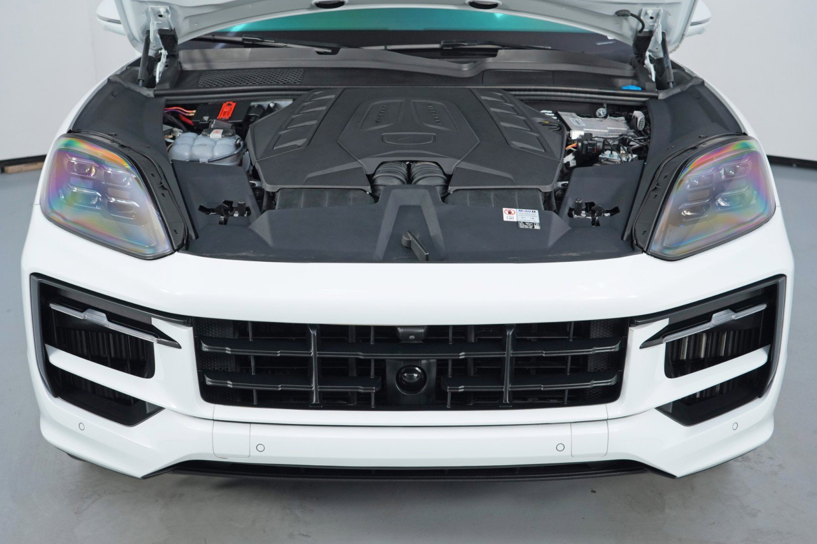 Used 2024 Porsche Cayenne S w/ Premium Package Plus image 8