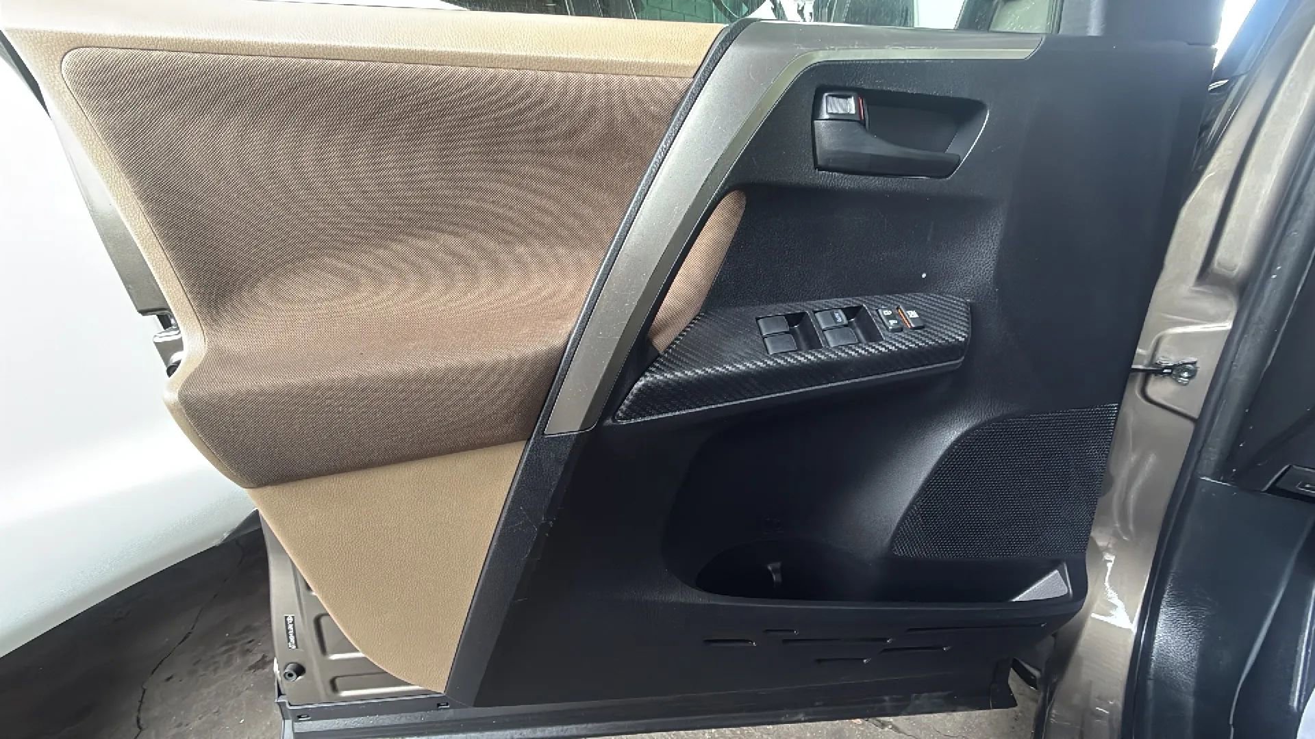 Used 2013 Toyota RAV4 LE image 19