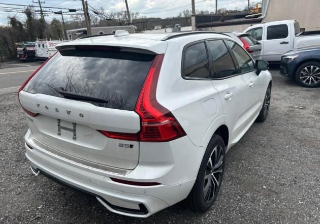 Used 2023 Volvo XC60 B5 Plus w/ Climate Package AWD/4WD image 4