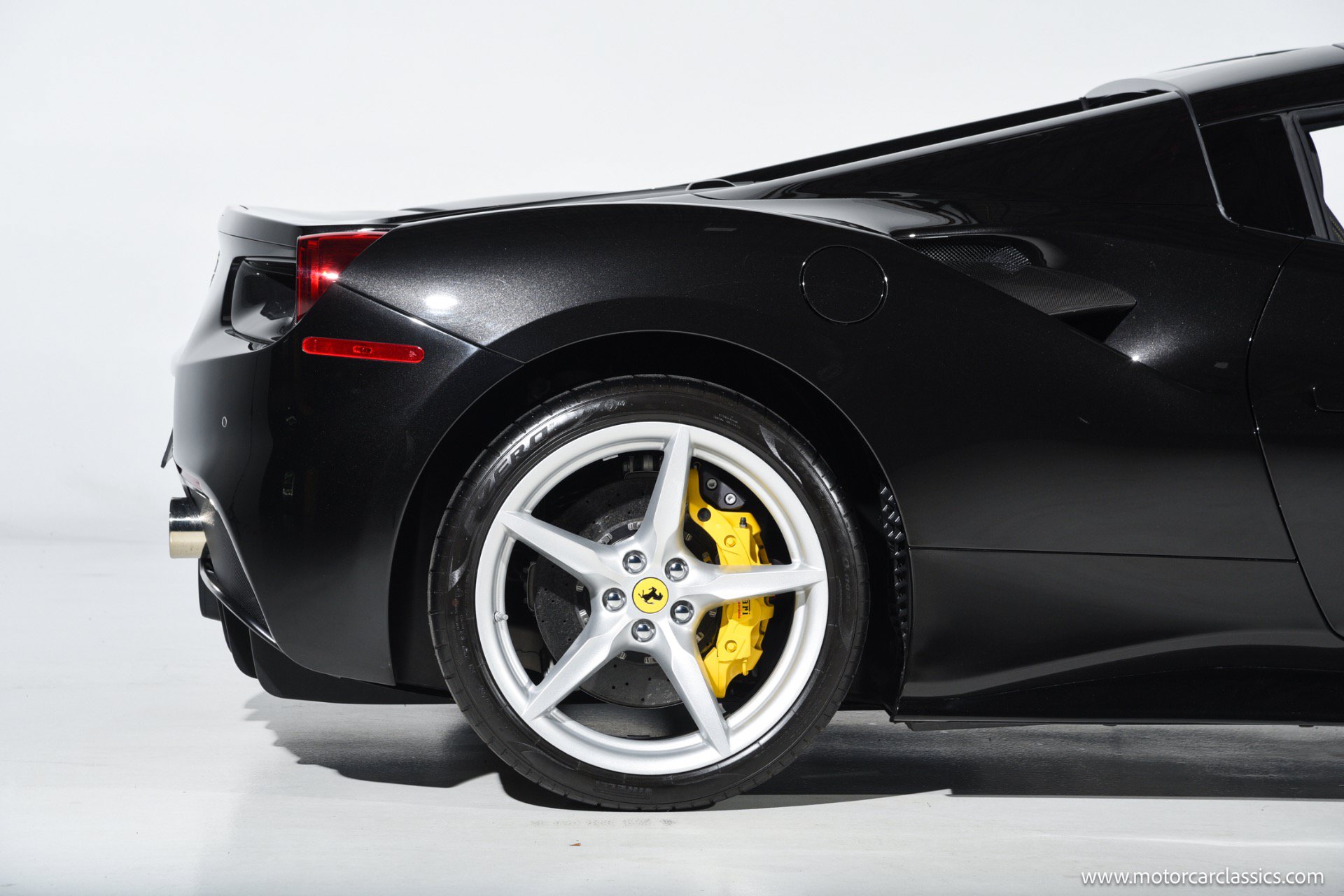 Used 2016 Ferrari 488 Spider RWD image 17