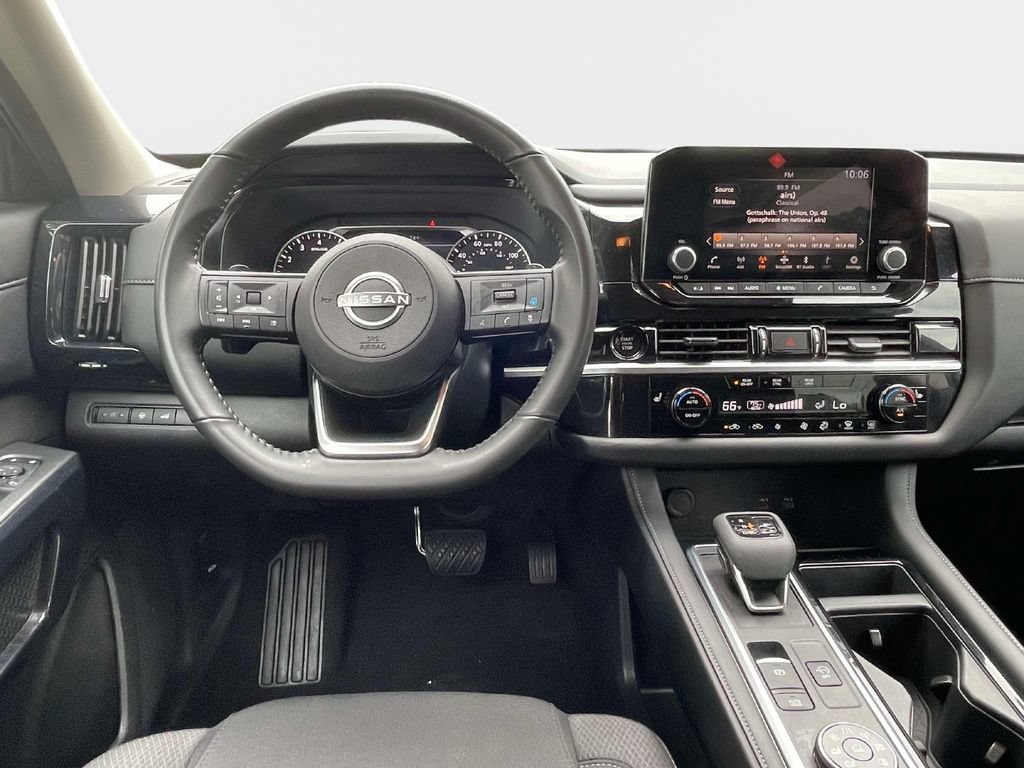 Used 2025 Nissan Pathfinder SV AWD/4WD image 14
