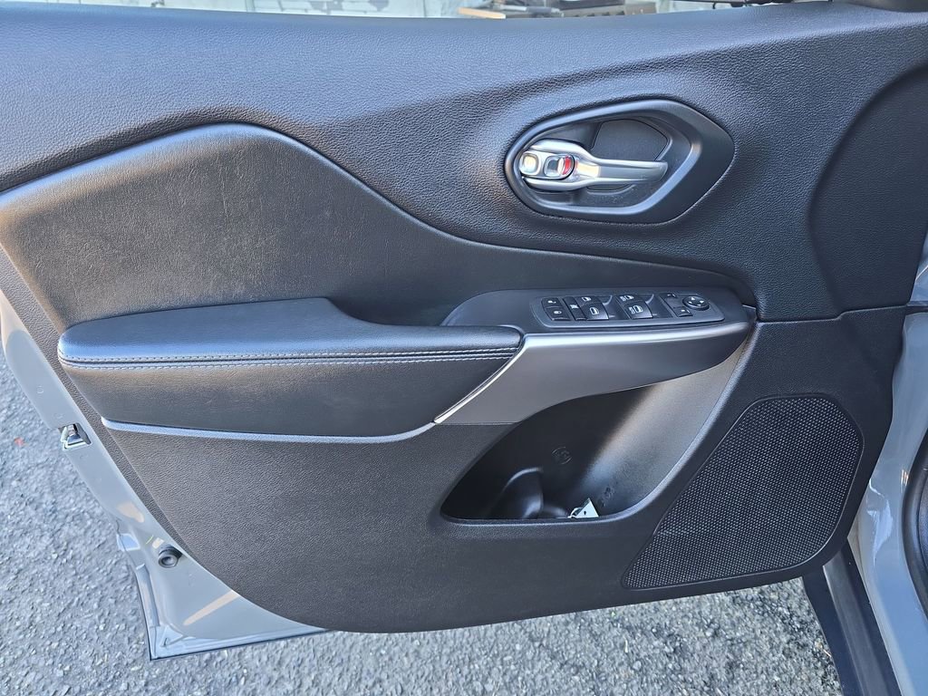 Used 2020 Jeep Cherokee Latitude Plus w/ Cold Weather Group image 24