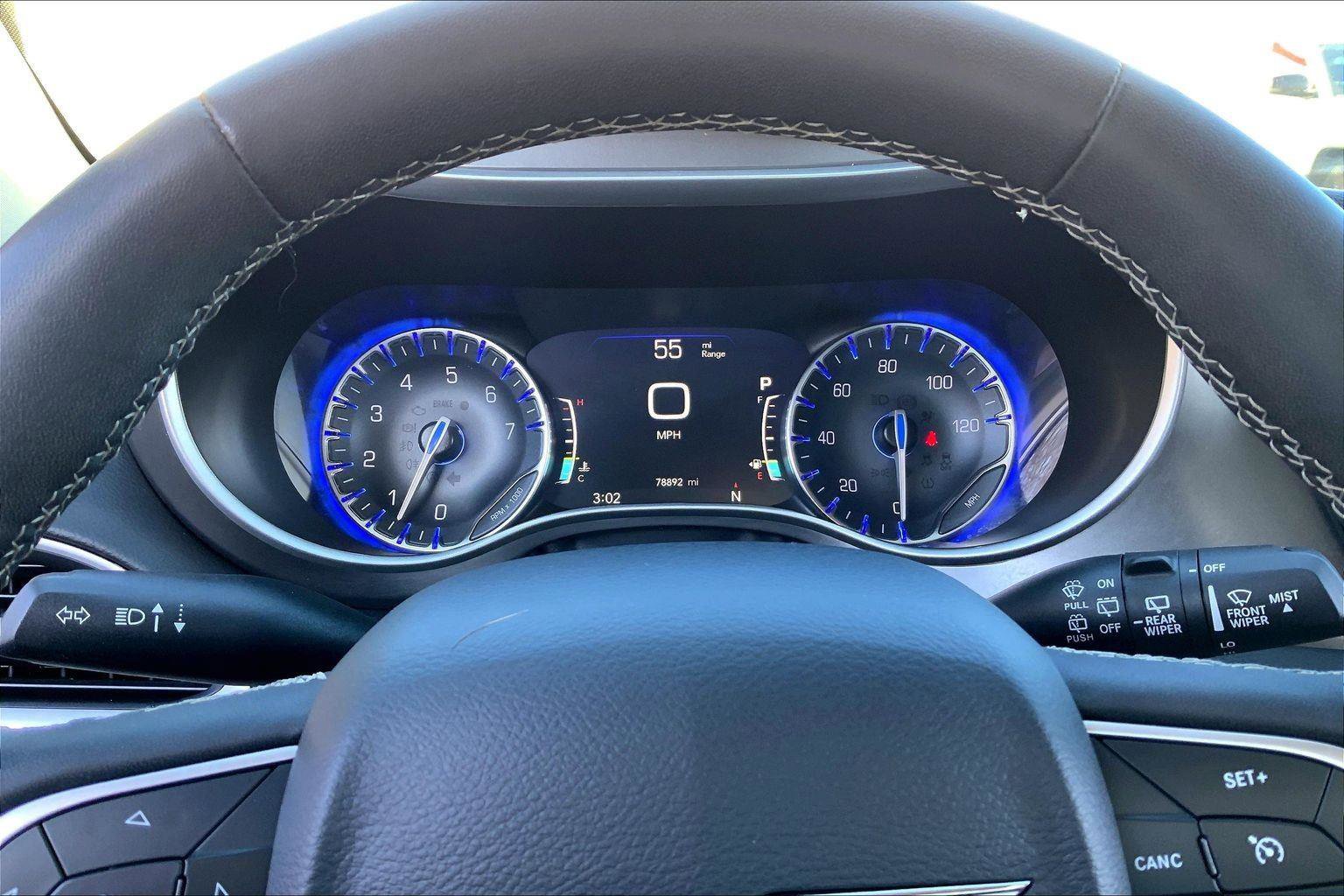 Used 2023 Chrysler Pacifica Touring-L image 18