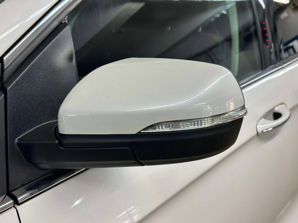Used 2019 Ford Edge Titanium w/ Equipment Group 301A AWD/4WD image 39