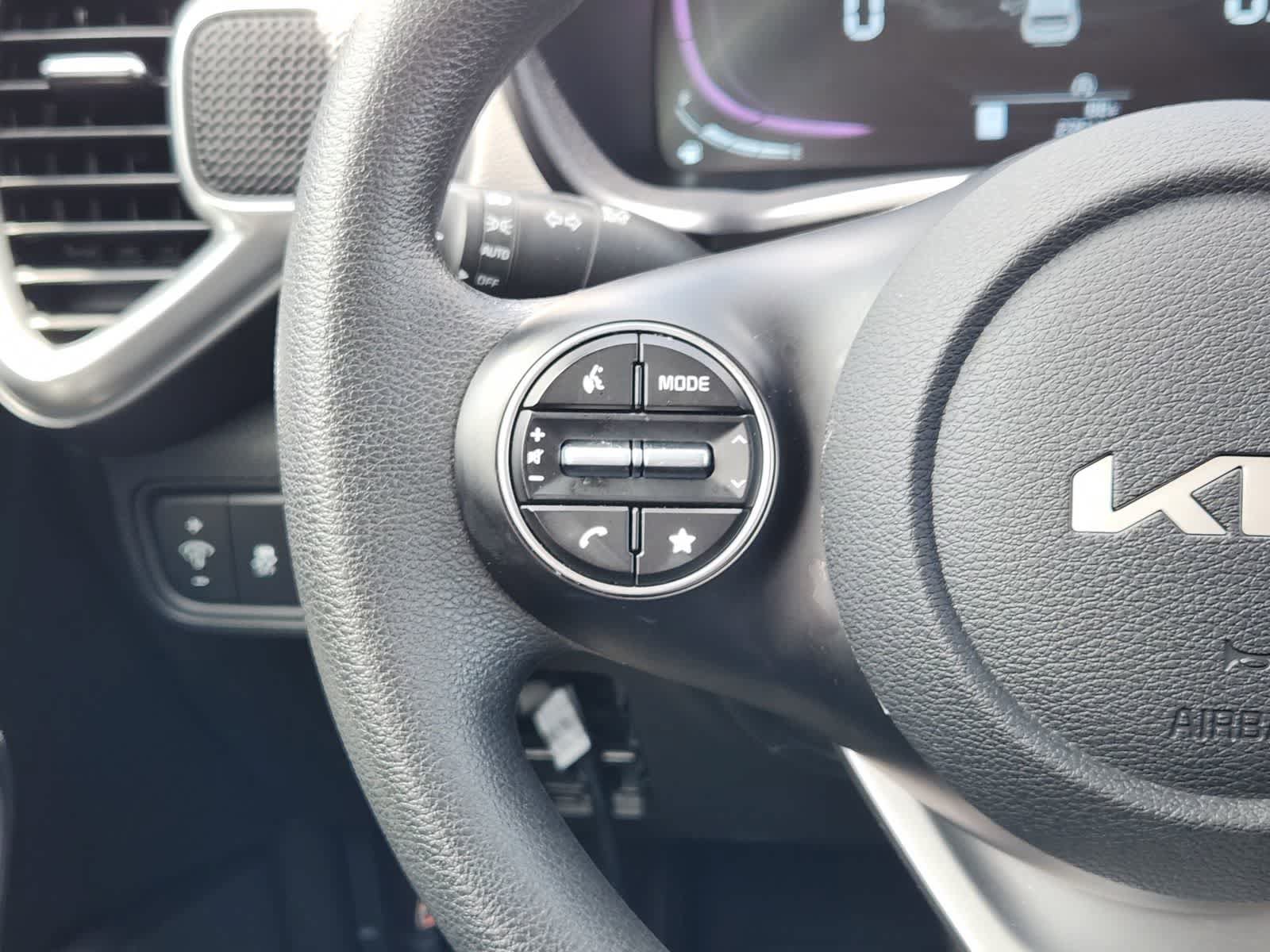 Certified 2025 Kia Soul LX w/ LX Technology Package FWD image 27