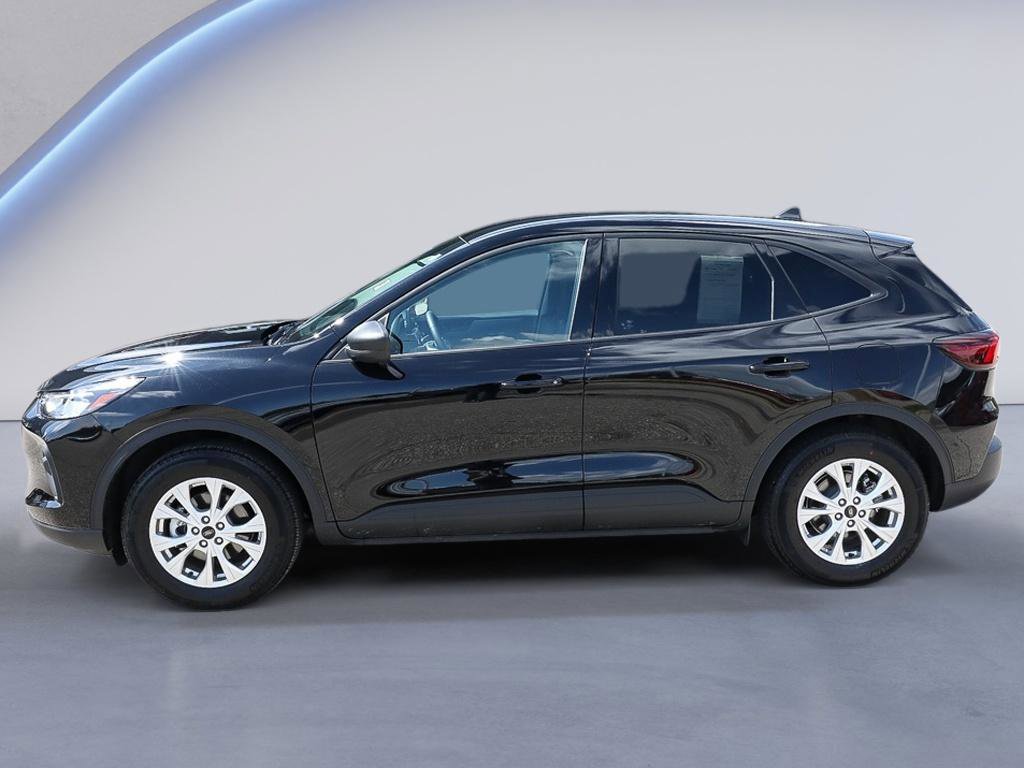 Used 2026 Ford Escape Active w/ Cold Weather Package FWD image 2
