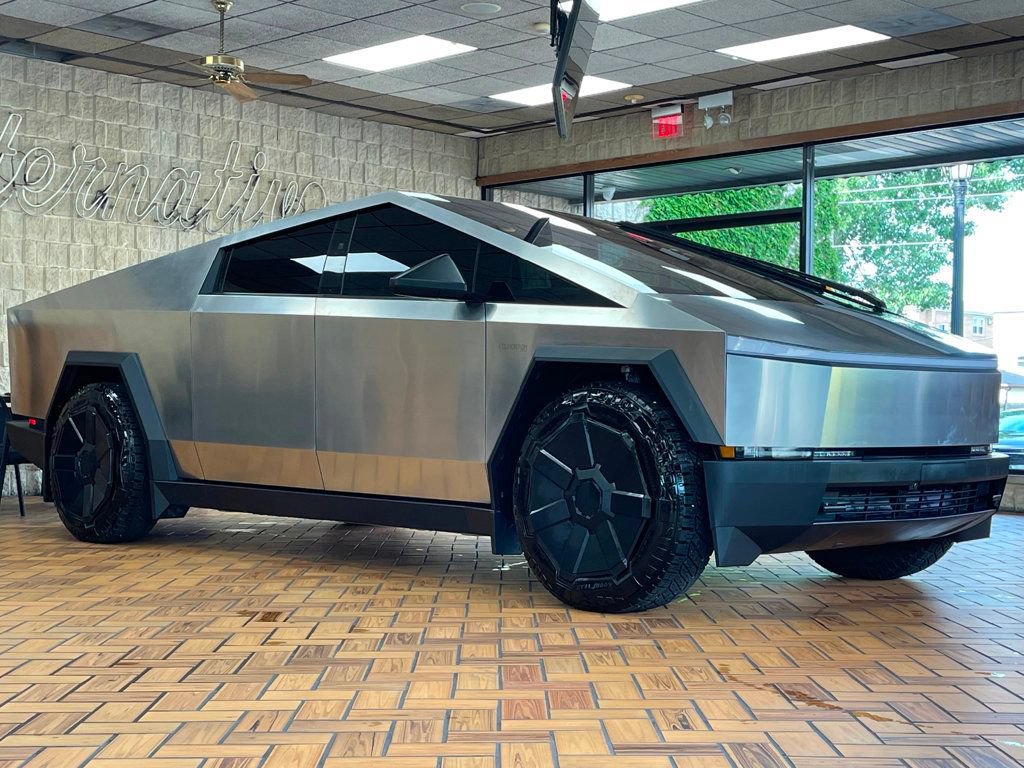 Used 2024 Tesla Cybertruck AWD Crew Cab image 8