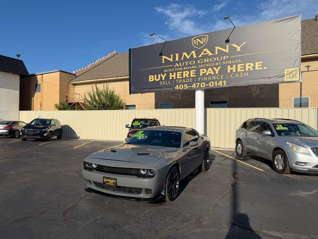 Used 2018 Dodge Challenger SXT RWD image 3