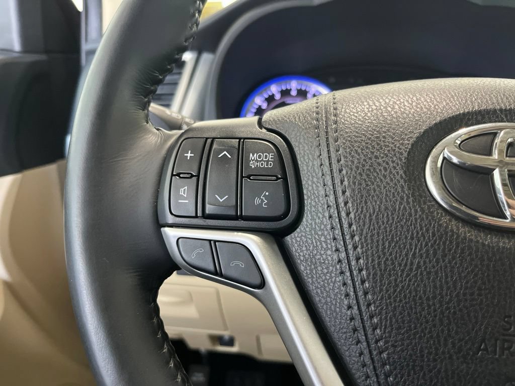 Used 2019 Toyota Highlander XLE AWD/4WD image 7