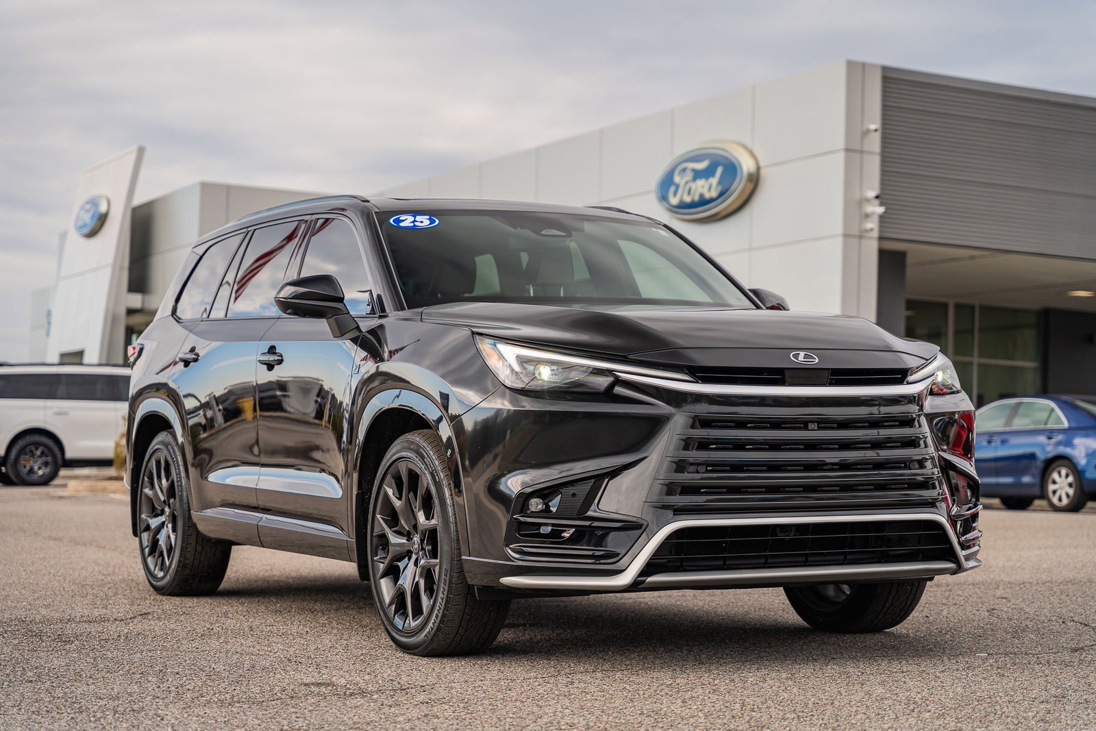 Used 2025 Lexus TX 500h AWD image 1