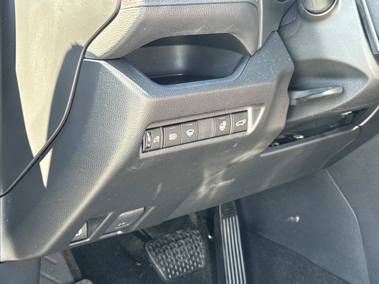 Used 2022 Toyota RAV4 XSE w/ Weather Package image 13