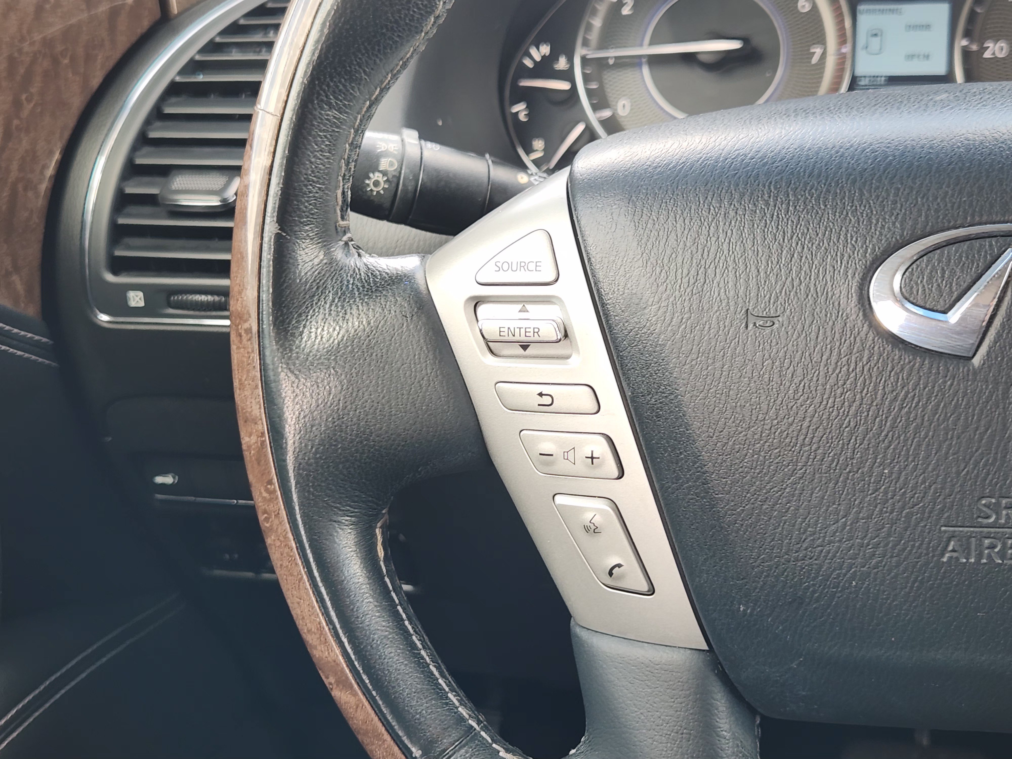 Used 2017 INFINITI QX80 2WD w/ Driver Assistance Package image 28