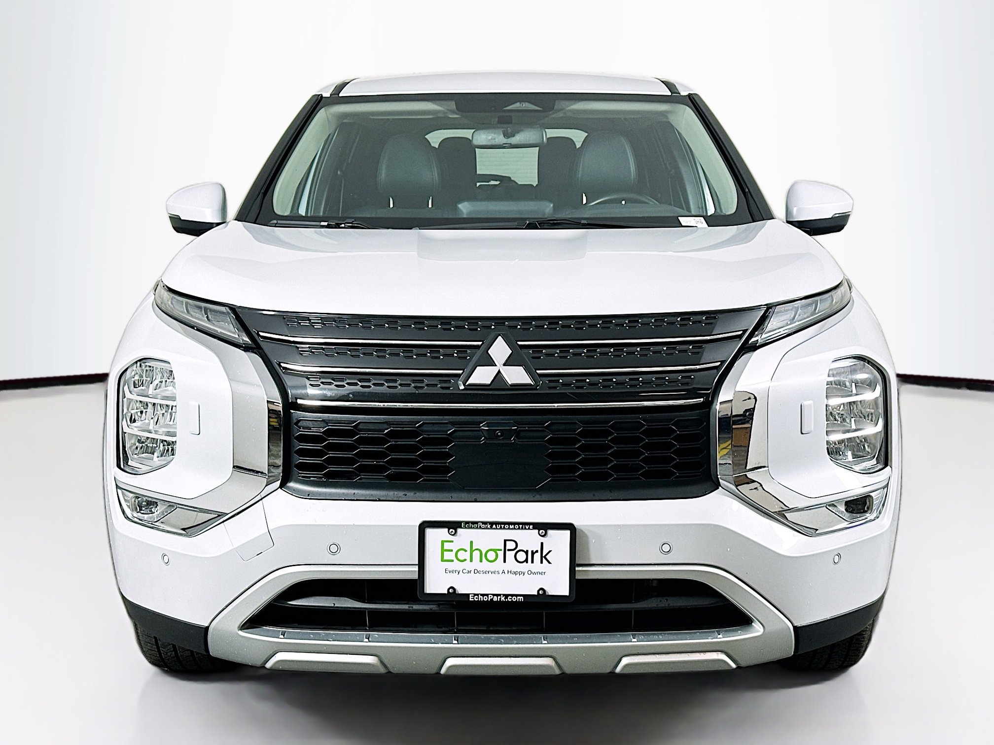 Used 2024 Mitsubishi Outlander SE image 2