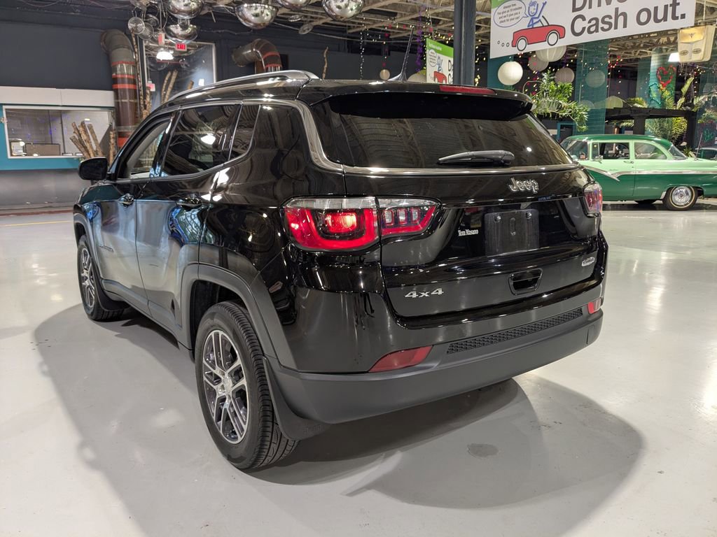 Used 2018 Jeep Compass Latitude w/ Popular Equipment Group AWD/4WD image 10