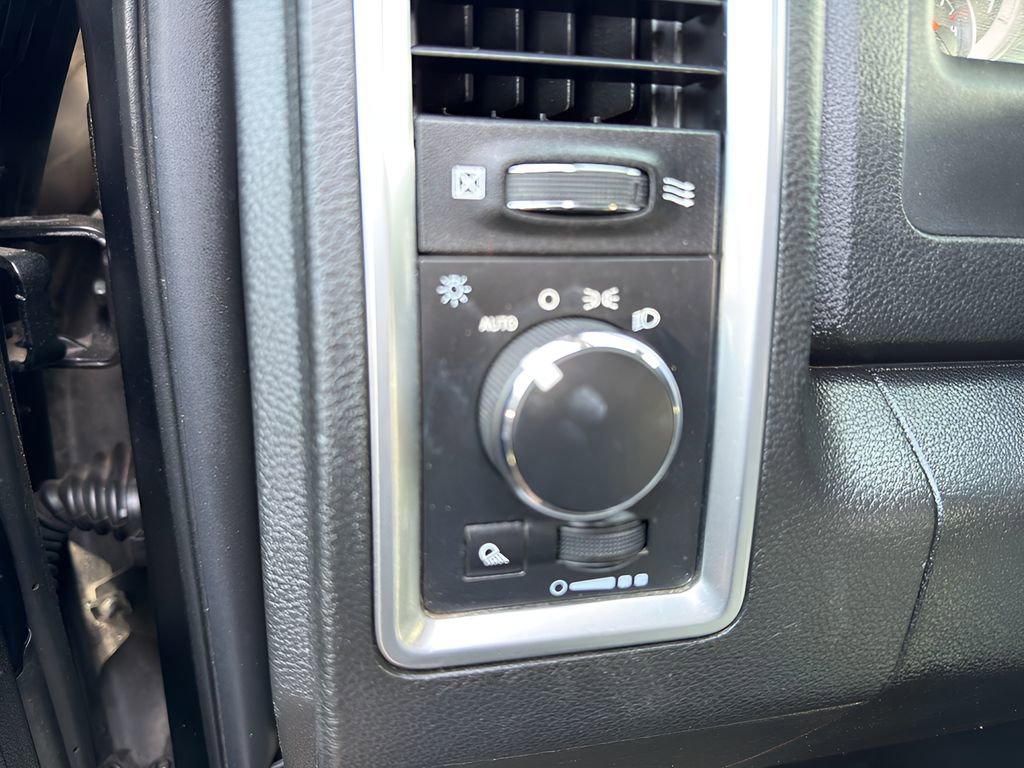 Used 2021 RAM 1500 Classic SLT image 33