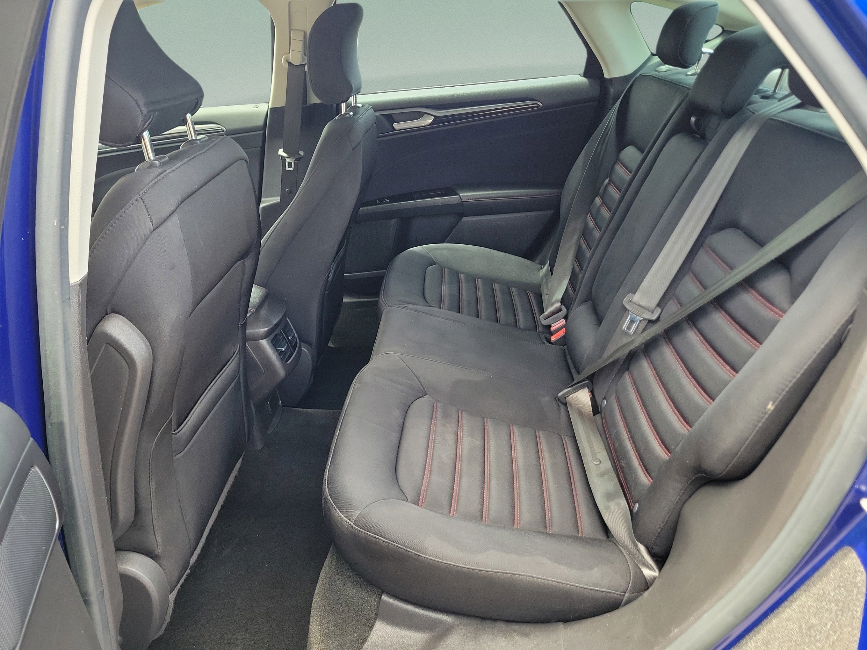 Used 2016 Ford Fusion SE FWD image 9