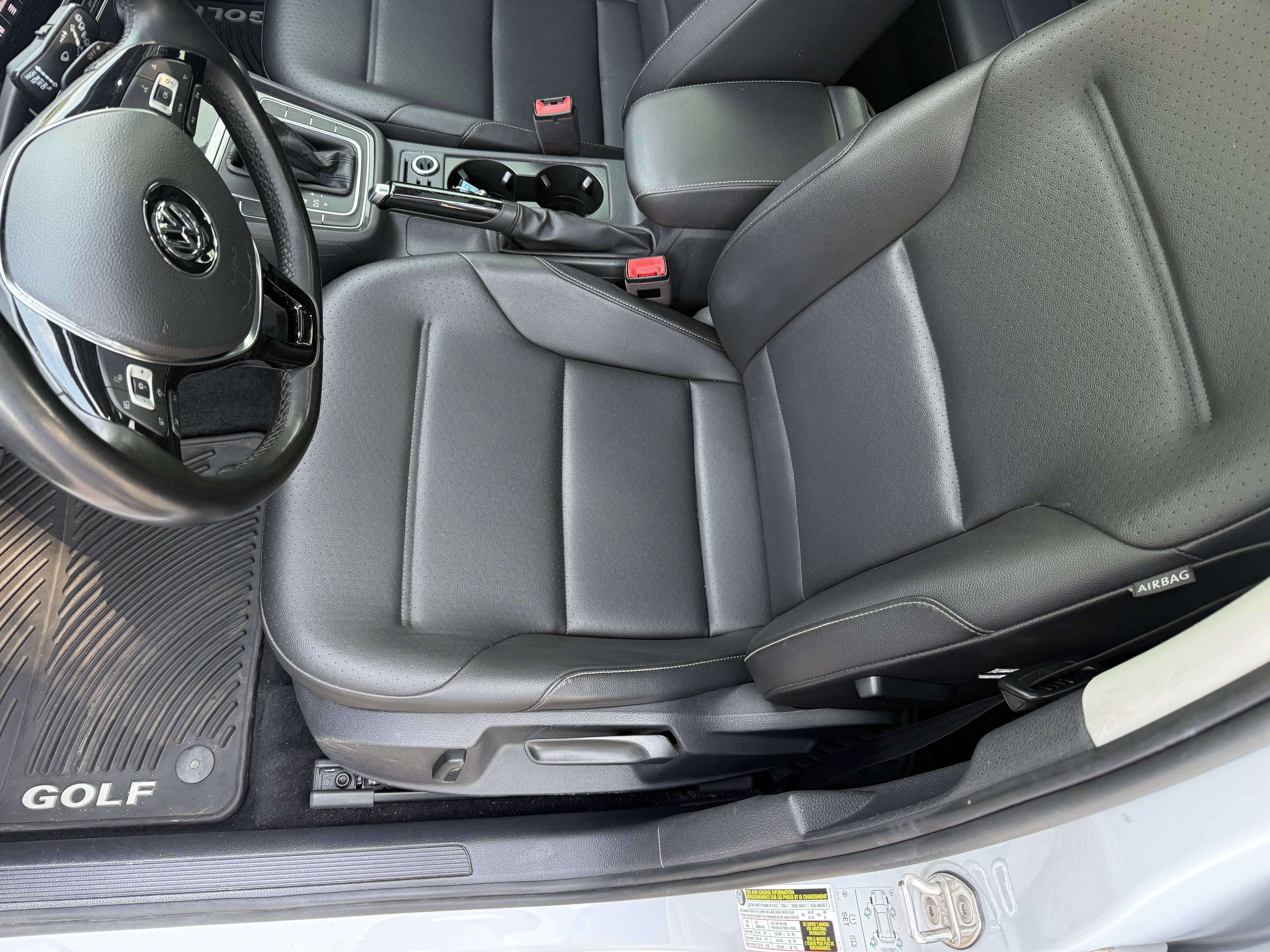 Used 2019 Volkswagen Golf SE image 33