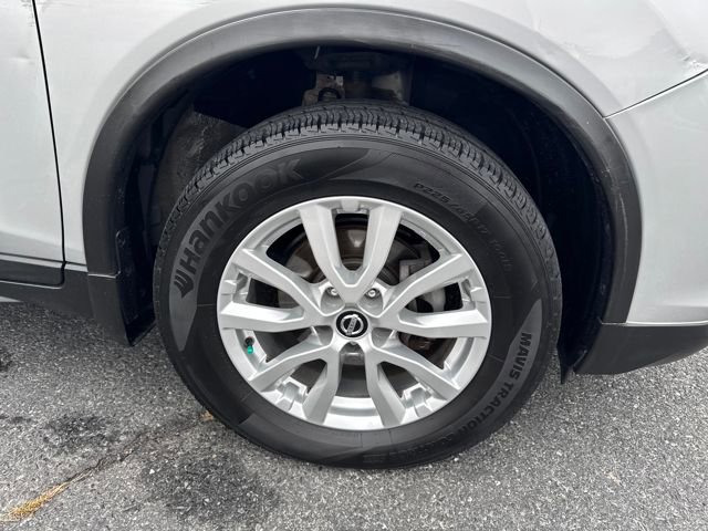 Used 2017 Nissan Rogue SV image 25