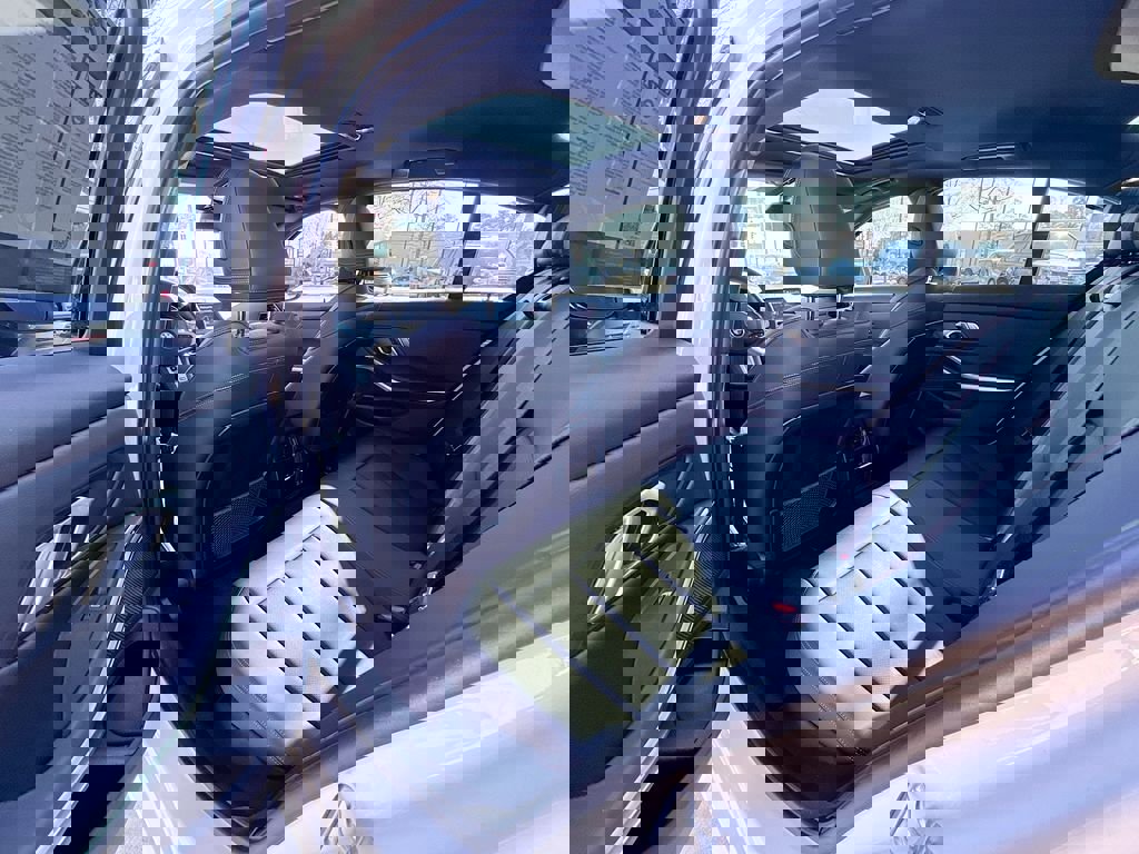 Used 2022 BMW 330e 330e iPerformance w/ M Sport Package image 32