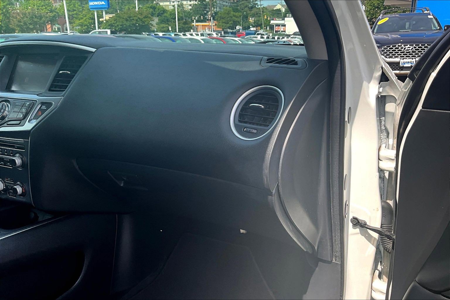 Used 2019 Nissan Pathfinder SL AWD/4WD image 16