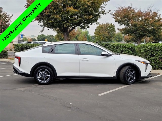 New 2025 Kia K4 LXS image 3