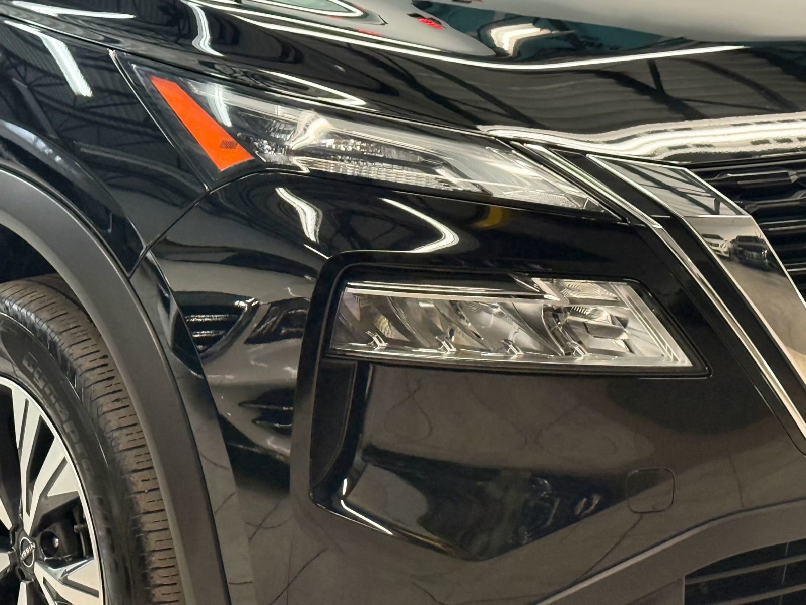 Used 2023 Nissan Rogue SV image 6