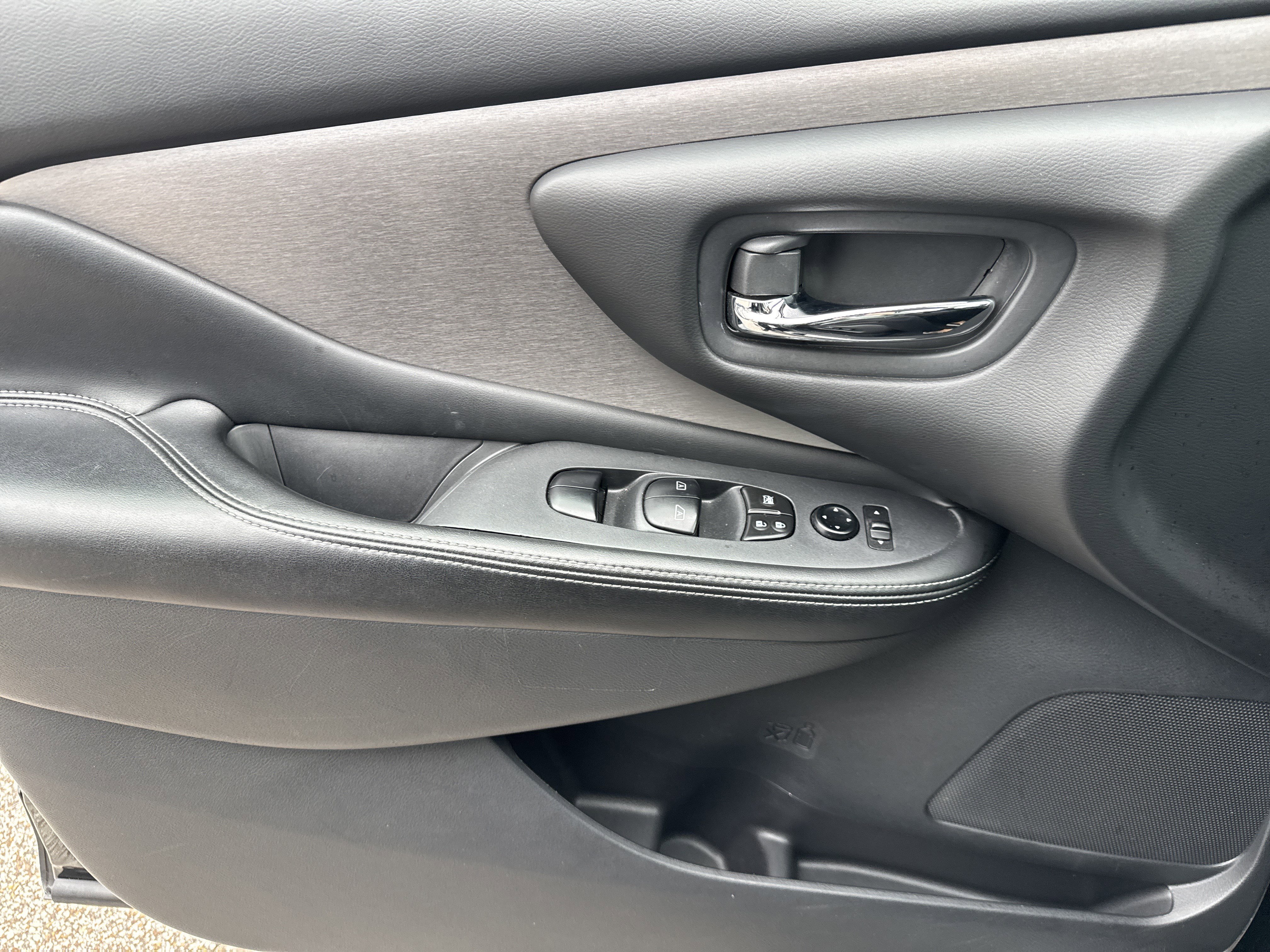 Used 2023 Nissan Murano SV image 14