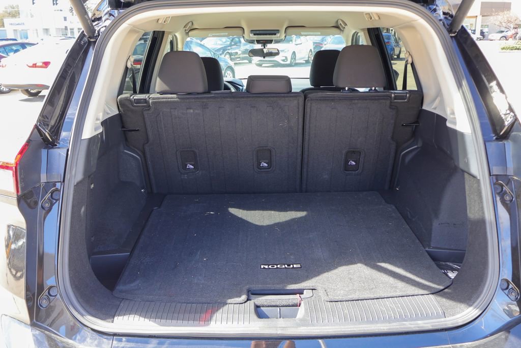 Certified 2026 Nissan Rogue SV image 24