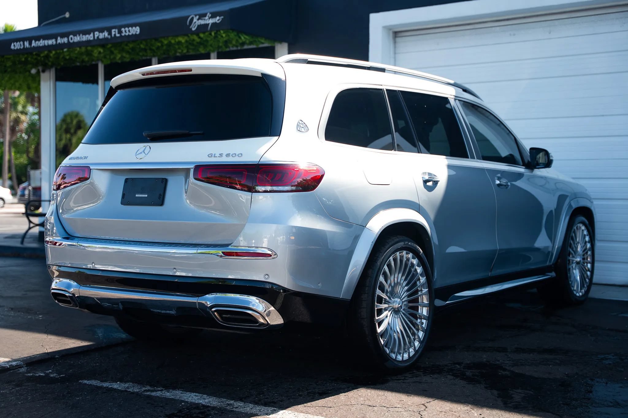 Used 2023 Mercedes-Benz Maybach GLS 600 4MATIC image 4