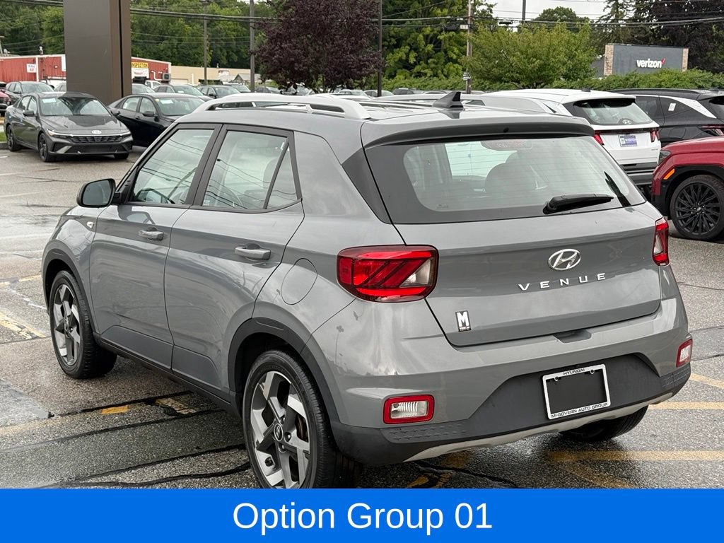 Used 2022 Hyundai Venue SEL w/ Cargo Package FWD image 3